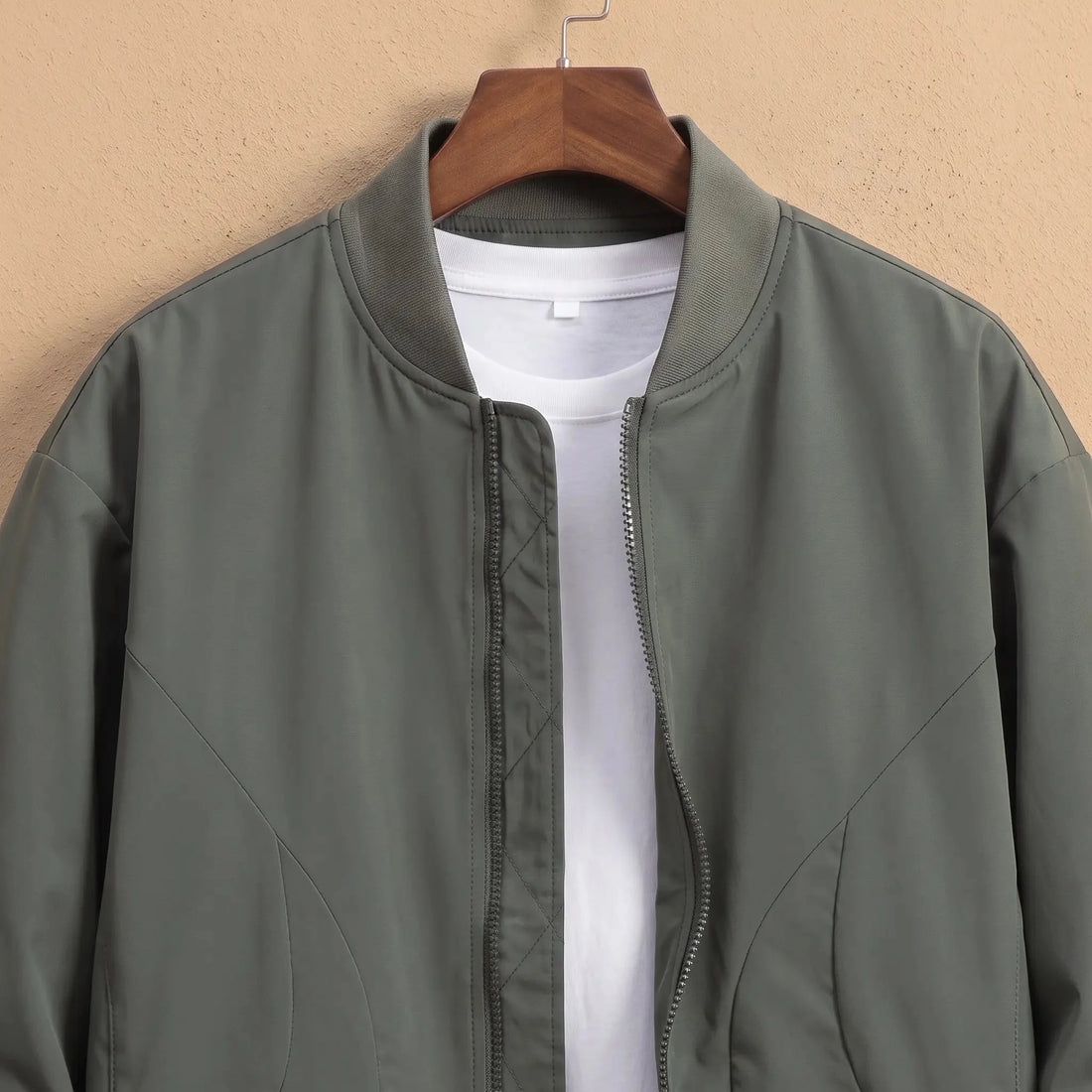 A clean, sporty collar