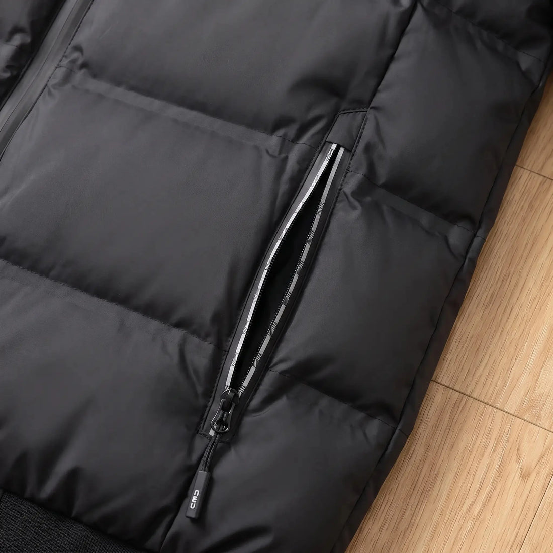 Zip pockets with trim