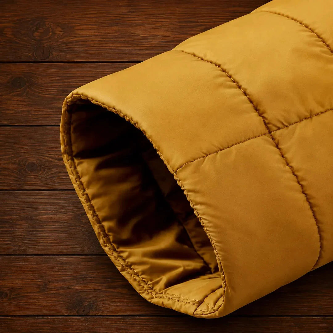 Men's quilted puffer jacket with zip pockets cuff close-up