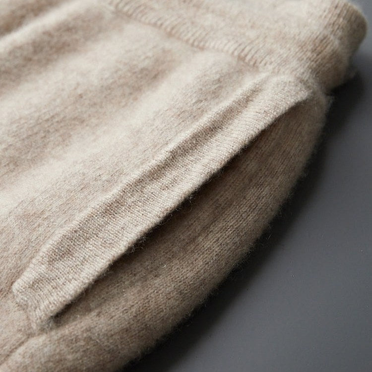 Close view of the side pocket on the knit joggers