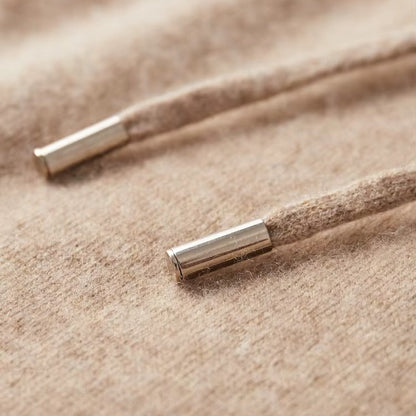 Close view of the drawcord with metal tips