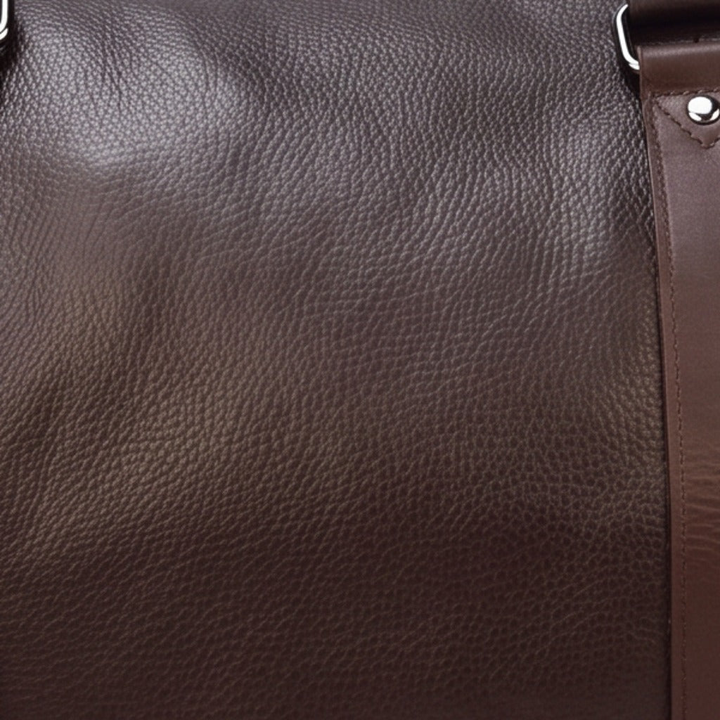 Close view of the pebbled grain texture on the weekender duffle bag