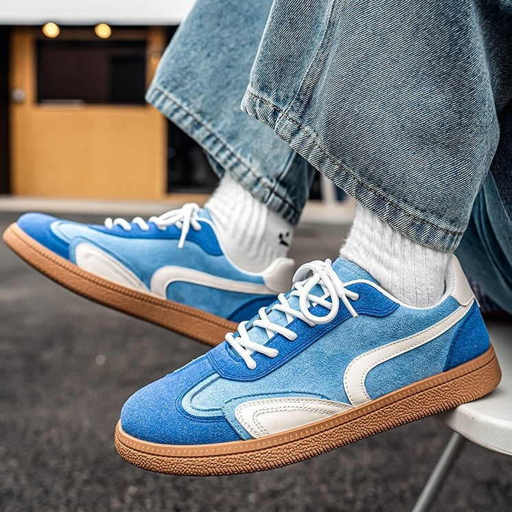 Gresham sneakers in Blue worn with jeans and white socks