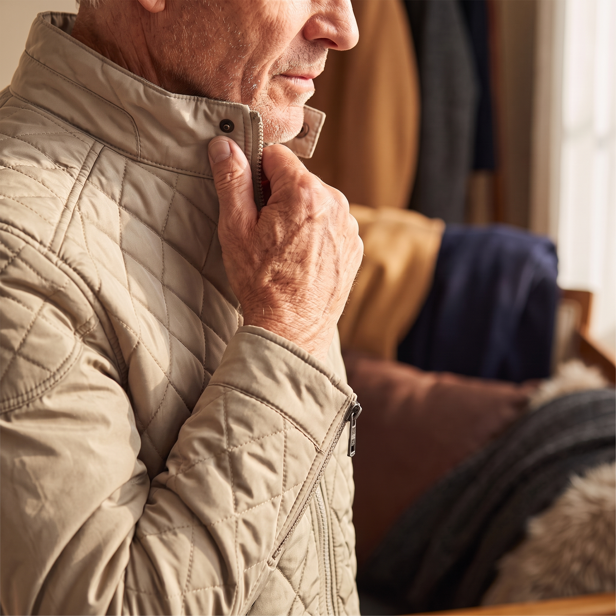 Everett quilted bomber jacket in Beige 3