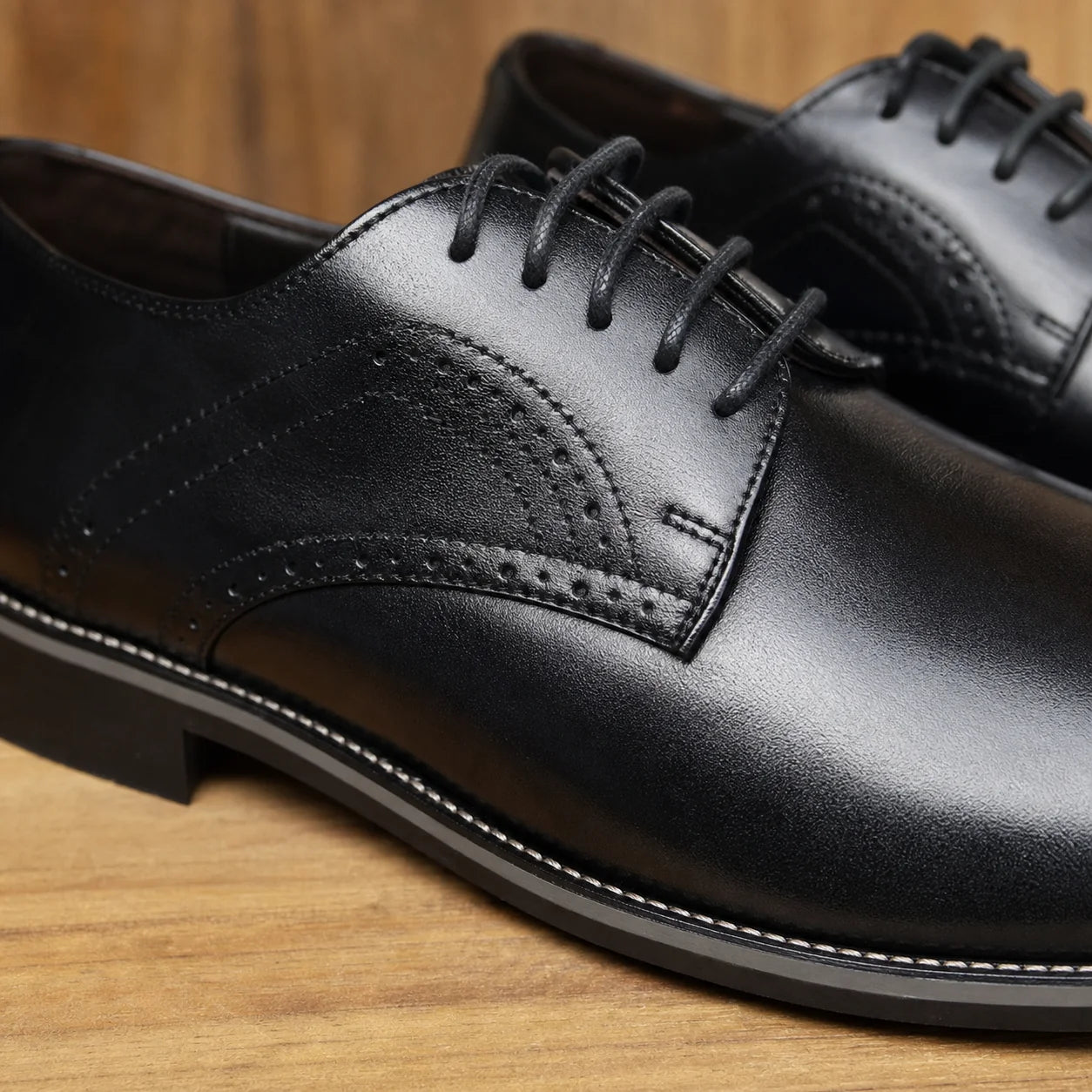 Pointed Oxford Shoes Close Up
